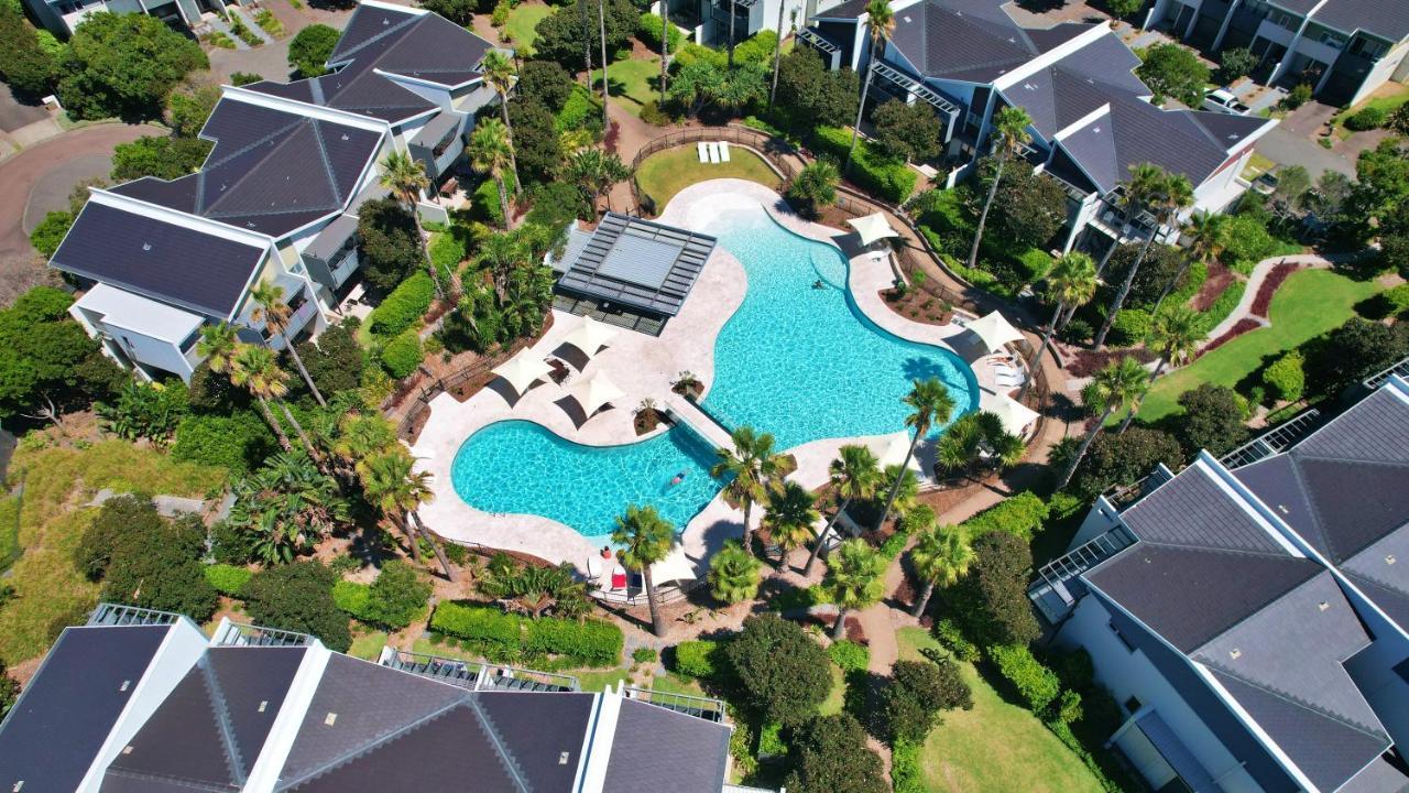 Pullman Magenta Shores Resort Entrance Exteriér fotografie Aerial view of the pool at the clubhouse