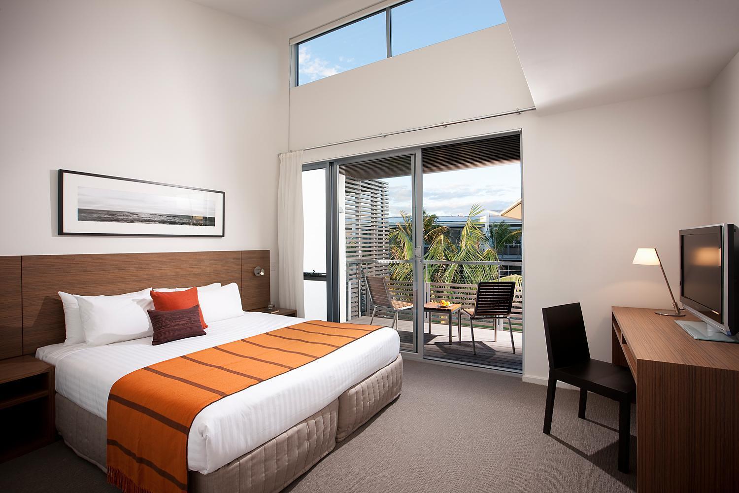 Pullman Magenta Shores Resort Entrance Exteriér fotografie A typical room at the Mantra Crown Towers