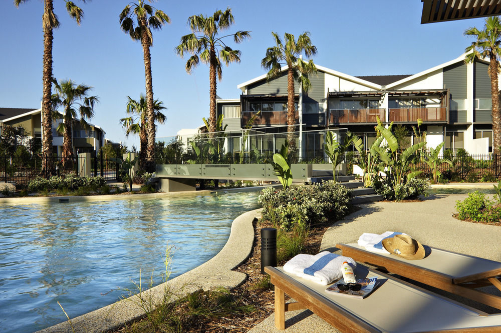 Pullman Magenta Shores Resort Entrance Exteriér fotografie The resort's pool